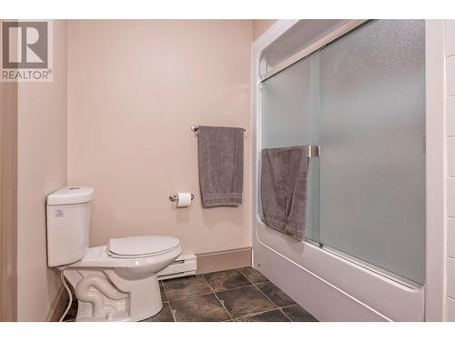 1618 Simons Road, Spallumcheen, BC - Indoor Photo Showing Bathroom