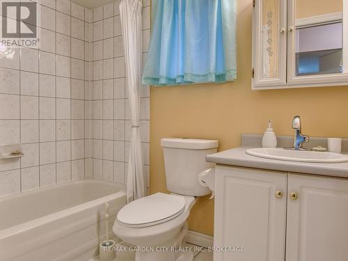 74 St. Lawrence Drive, Welland (767 - N. Welland), ON - Indoor Photo Showing Bathroom