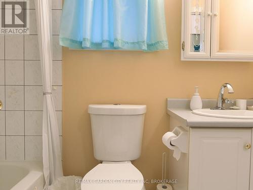 74 St. Lawrence Drive, Welland (767 - N. Welland), ON - Indoor Photo Showing Bathroom