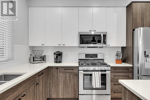 1933 Ethel Street, Kelowna, BC - Indoor Photo Showing Kitchen