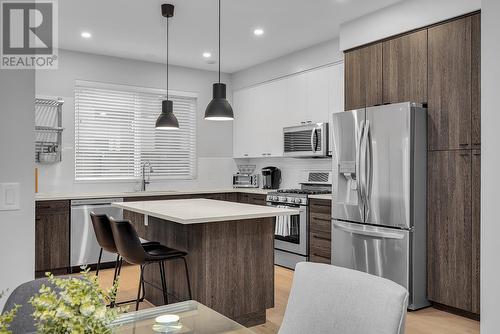 1933 Ethel Street, Kelowna, BC - Indoor Photo Showing Kitchen With Stainless Steel Kitchen With Upgraded Kitchen