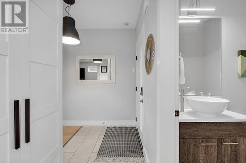 1933 Ethel Street, Kelowna, BC - Indoor Photo Showing Bathroom