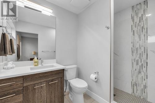 Primary ensuite - 1933 Ethel Street, Kelowna, BC - Indoor Photo Showing Bathroom