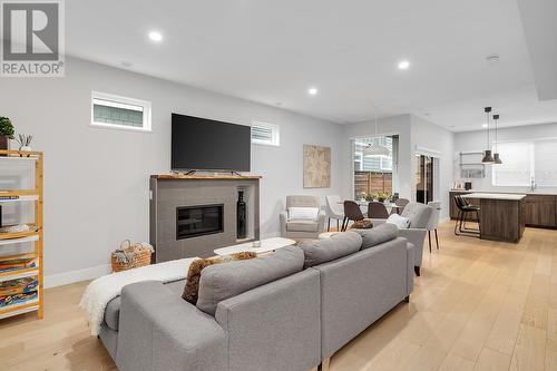 1933 Ethel Street, Kelowna, BC - Indoor Photo Showing Living Room With Fireplace