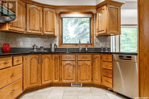 314 Braeside Court, Saskatoon, SK - Indoor Photo Showing Kitchen