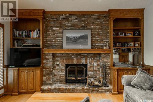 314 Braeside Court, Saskatoon, SK - Indoor Photo Showing Living Room With Fireplace