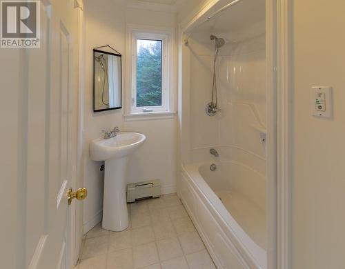 29 Red Cliff Road, Logy Bay Middle Cove Outer Cove, NL - Indoor Photo Showing Bathroom