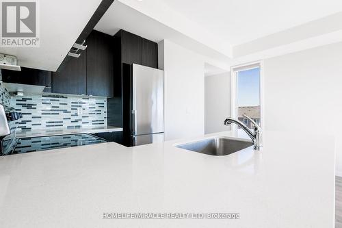 419 - 1711 Pure Springs Boulevard, Pickering, ON - Indoor Photo Showing Kitchen