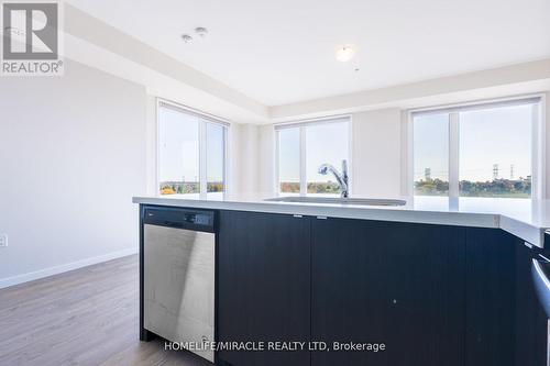 419 - 1711 Pure Springs Boulevard, Pickering, ON - Indoor Photo Showing Kitchen