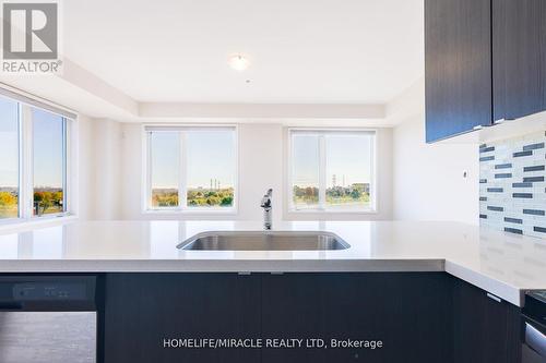 419 - 1711 Pure Springs Boulevard, Pickering, ON - Indoor Photo Showing Kitchen