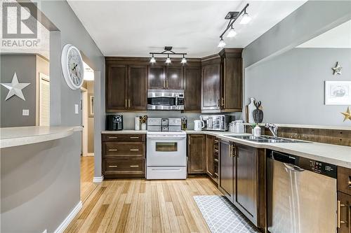 1147 Lonsdale Avenue, Greater Sudbury, ON - Indoor Photo Showing Kitchen With Double Sink