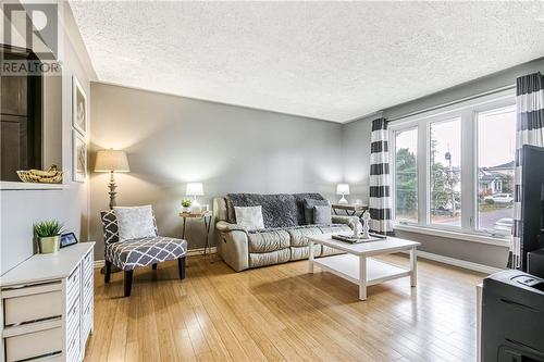 1147 Lonsdale Avenue, Greater Sudbury, ON - Indoor Photo Showing Living Room