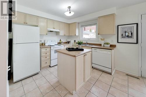 3 Minho Boulevard, Toronto, ON - Indoor Photo Showing Kitchen