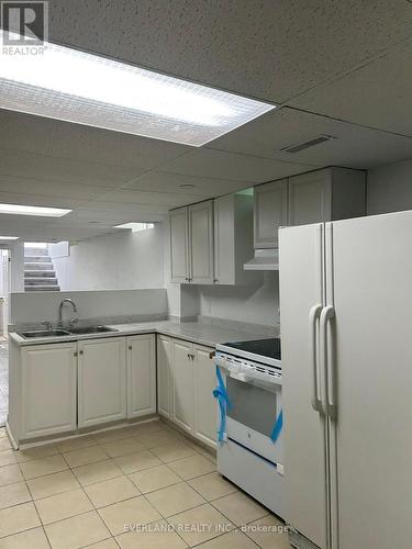 96 Bernard Avenue, Richmond Hill, ON - Indoor Photo Showing Kitchen With Double Sink