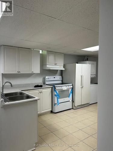 96 Bernard Avenue, Richmond Hill, ON - Indoor Photo Showing Kitchen With Double Sink