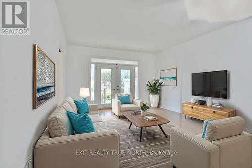 73 Wally Drive, Wasaga Beach, ON - Indoor Photo Showing Living Room