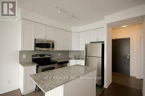 1106 - 223 Webb Drive E, Mississauga, ON - Indoor Photo Showing Kitchen