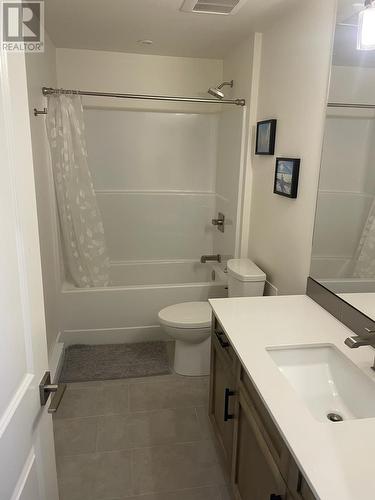 5075 Snowbird Way Unit# 8B, Big White, BC - Indoor Photo Showing Bathroom