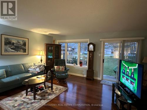 8 - 300 Franmor Drive, Peterborough (Ashburnham), ON - Indoor Photo Showing Living Room