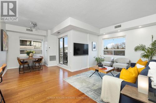 306 - 778 Sheppard Avenue W, Toronto, ON - Indoor Photo Showing Living Room