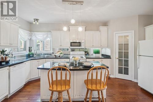 14 Selleck Lane, Oshawa, ON - Indoor Photo Showing Kitchen With Upgraded Kitchen