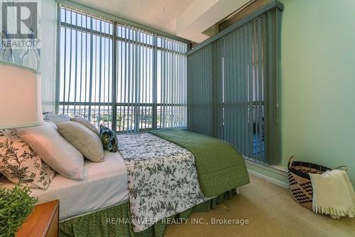 Ph30 - 1880 Valley Farm Road, Pickering, ON - Indoor Photo Showing Bedroom