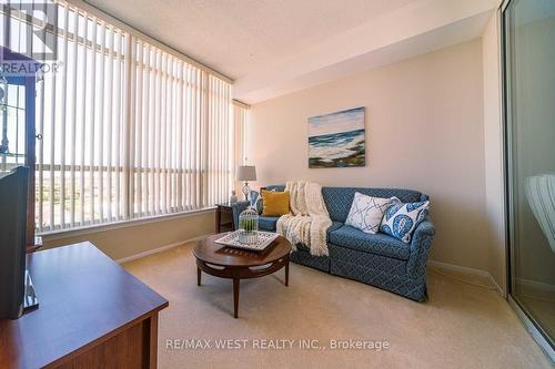 Ph30 - 1880 Valley Farm Road, Pickering, ON - Indoor Photo Showing Living Room