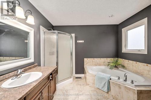 125 Deborah Drive, Strathroy-Caradoc (Ne), ON - Indoor Photo Showing Bathroom