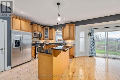 125 Deborah Drive, Strathroy-Caradoc (Ne), ON - Indoor Photo Showing Kitchen With Stainless Steel Kitchen