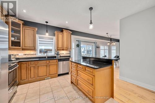 125 Deborah Drive, Strathroy-Caradoc (Ne), ON - Indoor Photo Showing Kitchen With Stainless Steel Kitchen