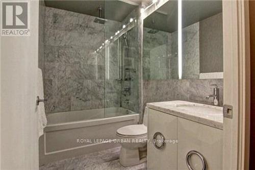 1808 - 88 Park Lawn Road, Toronto, ON - Indoor Photo Showing Bathroom