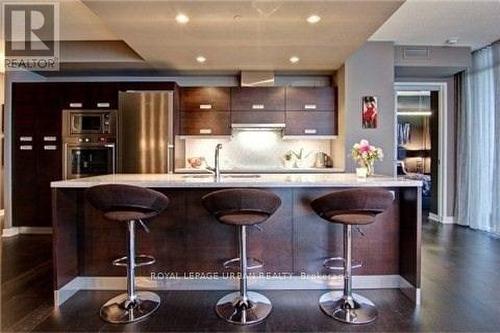 1808 - 88 Park Lawn Road, Toronto, ON - Indoor Photo Showing Kitchen With Upgraded Kitchen