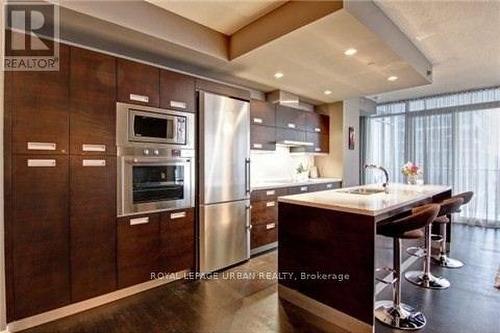 1808 - 88 Park Lawn Road, Toronto, ON - Indoor Photo Showing Kitchen