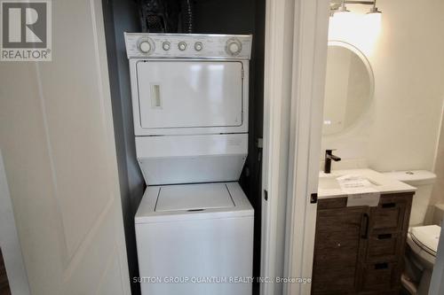 1610 - 70 Absolute Avenue, Mississauga, ON - Indoor Photo Showing Laundry Room