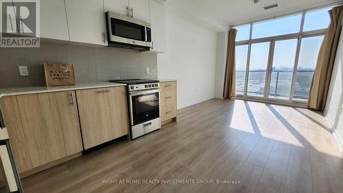 811 - 1195 The Queensway Avenue, Toronto, ON - Indoor Photo Showing Kitchen