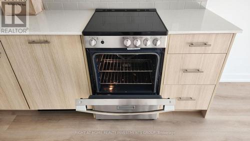 811 - 1195 The Queensway Avenue, Toronto, ON - Indoor Photo Showing Laundry Room