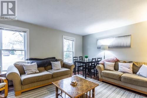 321 Cole Road, Guelph, ON - Indoor Photo Showing Living Room