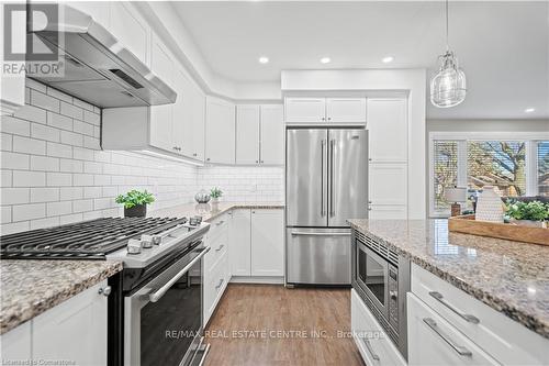 157 Adelaide Street, Kitchener, ON - Indoor Photo Showing Kitchen With Stainless Steel Kitchen With Upgraded Kitchen