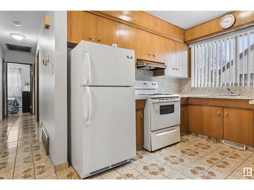 12020 85 St Nw Nw, Edmonton, AB - Indoor Photo Showing Kitchen