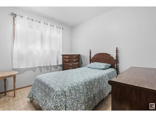 12020 85 St Nw Nw, Edmonton, AB - Indoor Photo Showing Bedroom