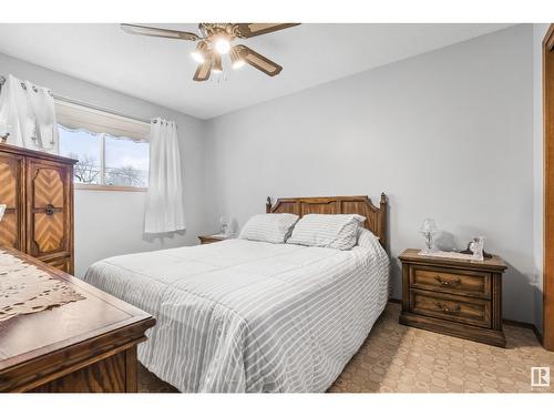 12020 85 St Nw Nw, Edmonton, AB - Indoor Photo Showing Bedroom