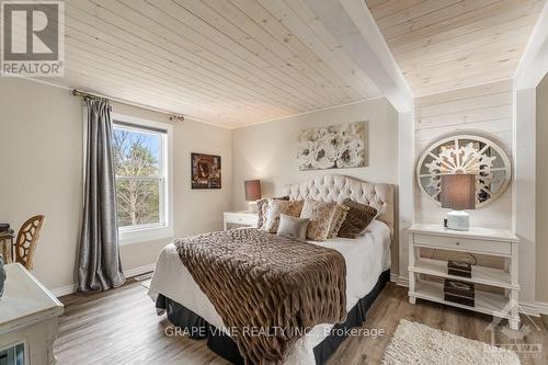 529 Main Street, Merrickville-Wolford, ON - Indoor Photo Showing Bedroom