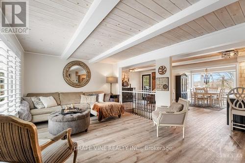 529 Main Street, Merrickville-Wolford, ON - Indoor Photo Showing Living Room