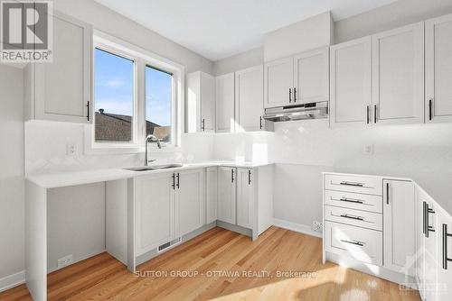 353 Falsetto Street, Ottawa, ON - Indoor Photo Showing Kitchen