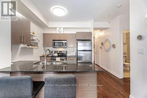 527 - 281 Woodbridge Avenue, Vaughan, ON - Indoor Photo Showing Kitchen With Double Sink