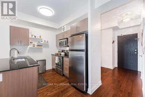 527 - 281 Woodbridge Avenue, Vaughan, ON - Indoor Photo Showing Kitchen