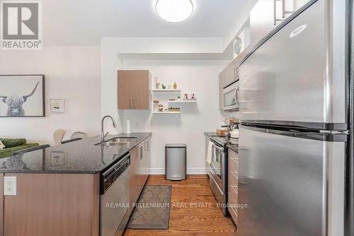 527 - 281 Woodbridge Avenue, Vaughan, ON - Indoor Photo Showing Kitchen With Double Sink With Upgraded Kitchen