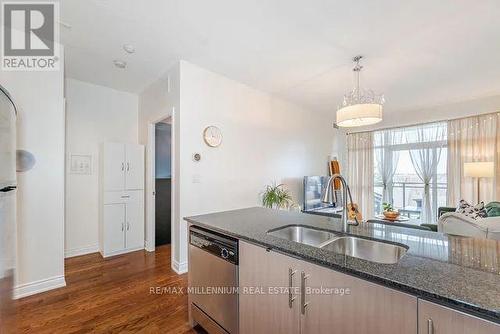 527 - 281 Woodbridge Avenue, Vaughan, ON - Indoor Photo Showing Kitchen With Double Sink