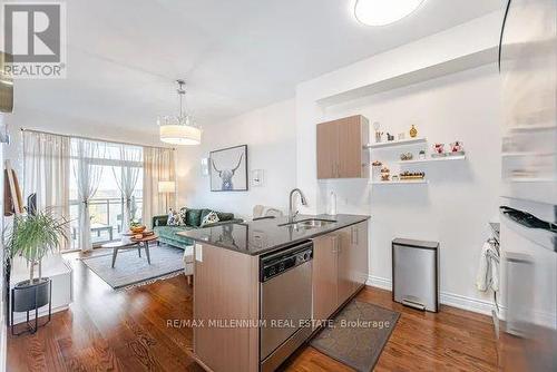 527 - 281 Woodbridge Avenue, Vaughan, ON - Indoor Photo Showing Kitchen