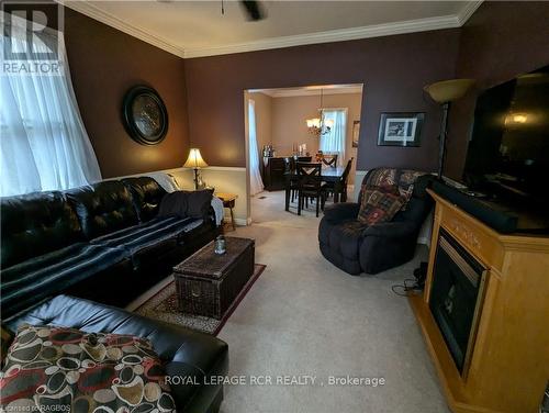 1778 6Th Avenue E, Owen Sound, ON - Indoor Photo Showing Living Room